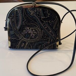 Black Paisley Vintage/Retro Shoulder Bag